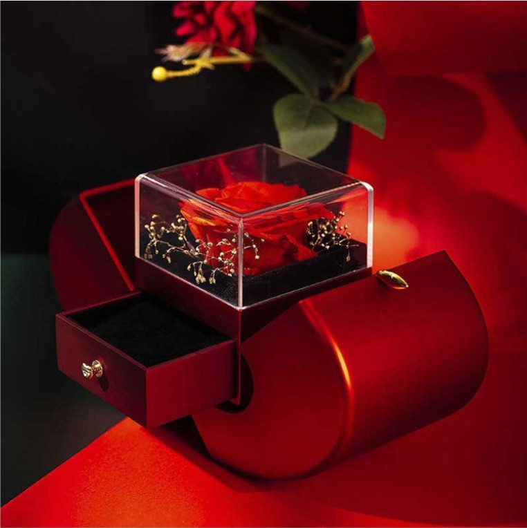 Rose Apple Gift Box with Necklace